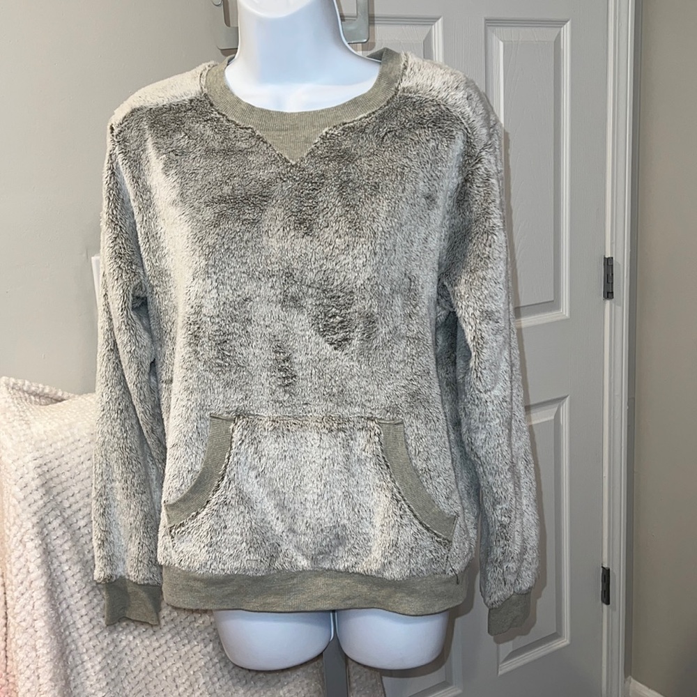 Women's Zella fuzzy, warm, long sleeved crew neck sweatshirt, like new, sz S